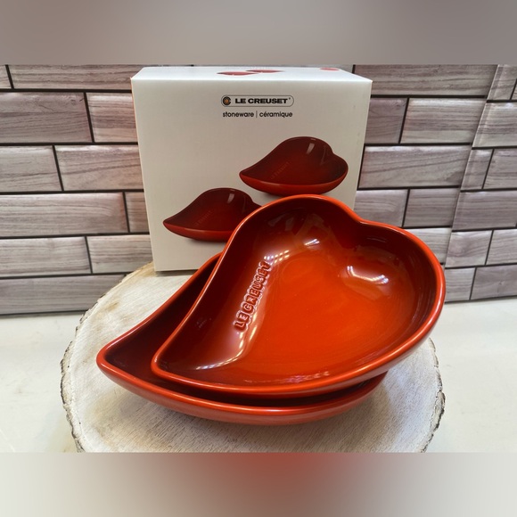 Le Creuset ❤️Stoneware 16cm Heart Petal Dish 2-Piece SetCerise NIB